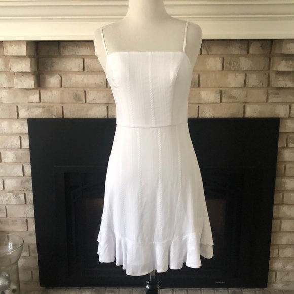 Jodi Kristopher Dresses & Skirts - Jodi Kristopher White Ruffle Bottom Spaghetti Strap Open Back Dress size 1